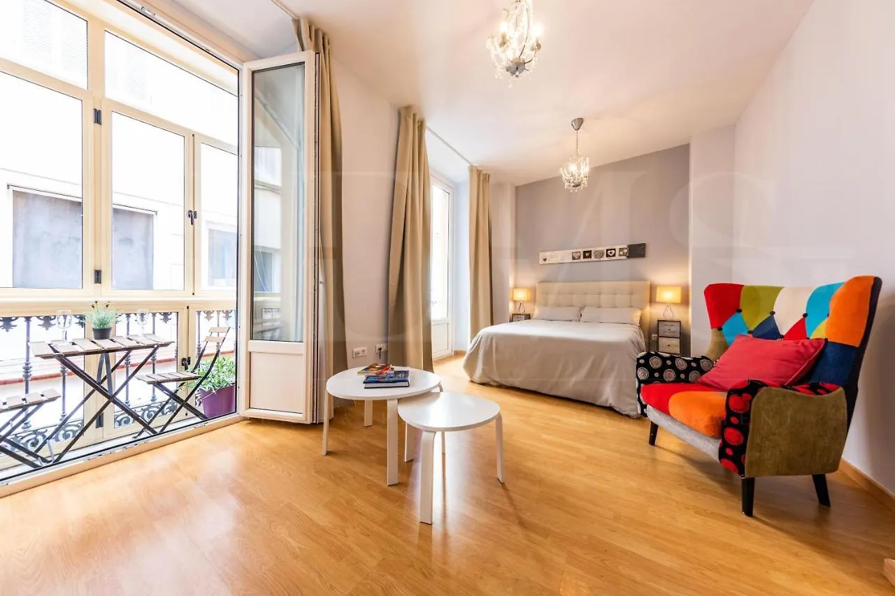 Central Studio With Patio And Balcony location